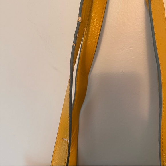 Vera Bradley Rare All-Over Patent Frill Travel Tote Buttercup Yellow Floral - Picture 10 of 14